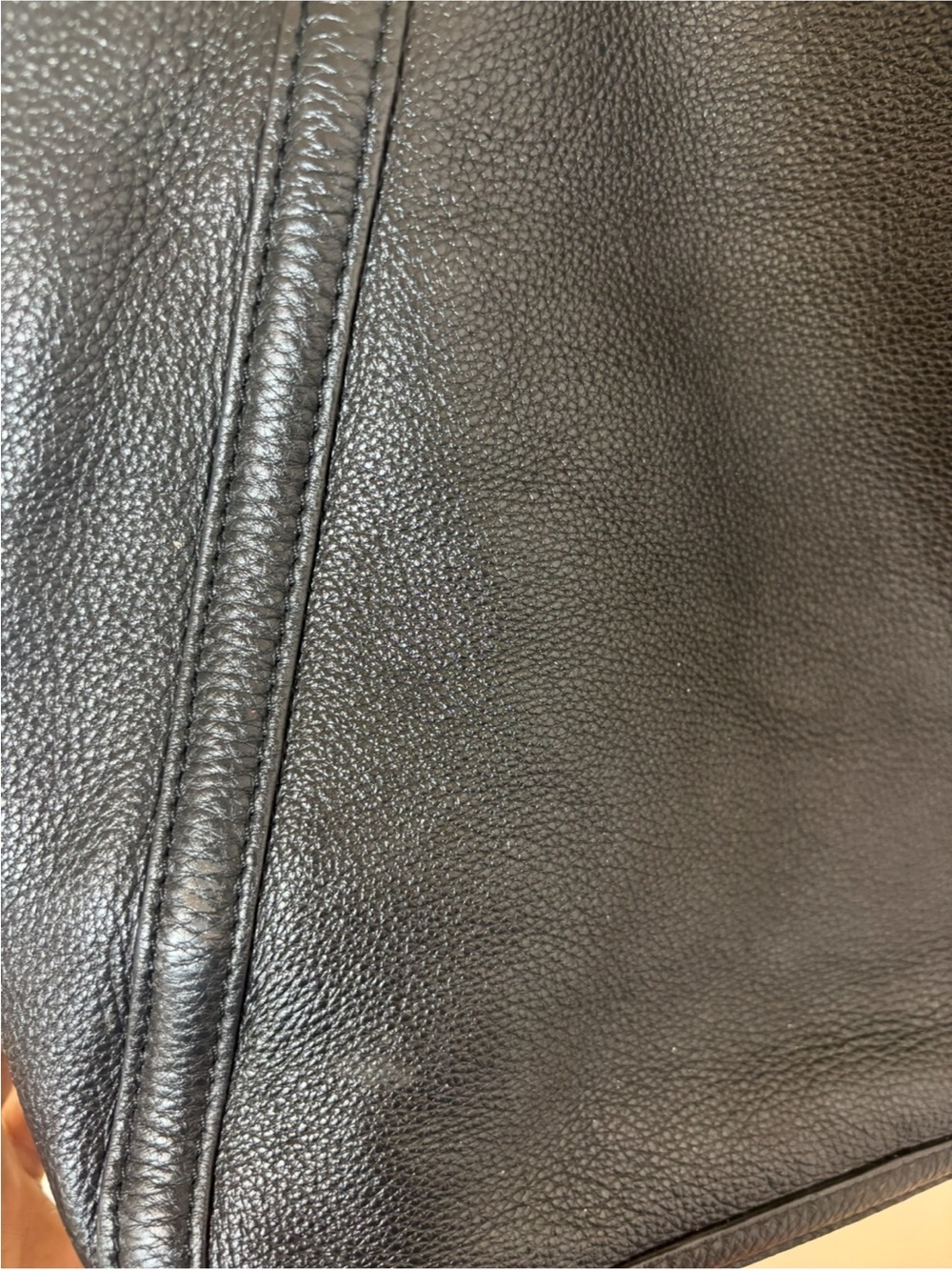 Tory Burch Black minimalist largPebbled Leather Shoulder Bag with Logo Medallion - Picture 6 of 9